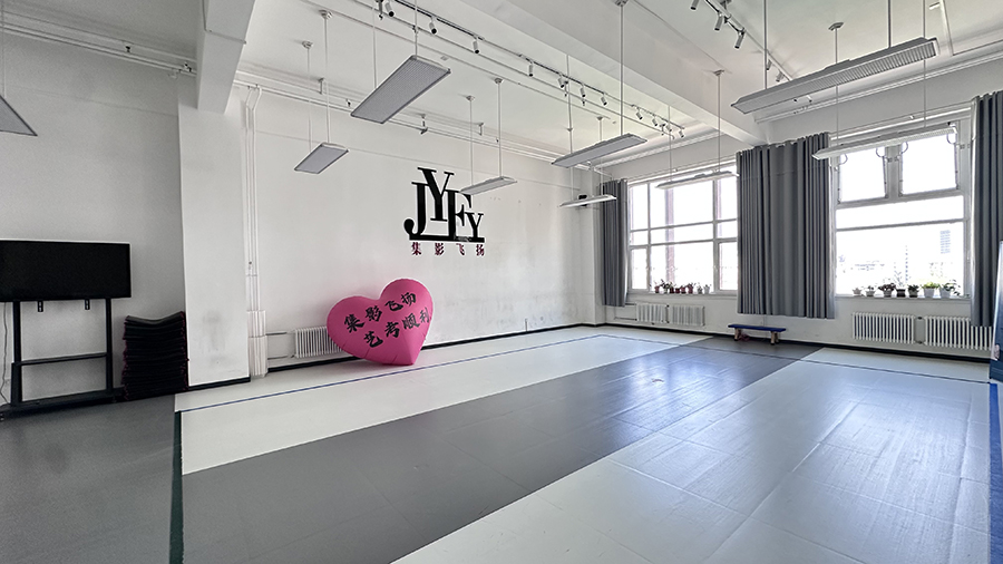 集影飞扬艺考学校校园环境